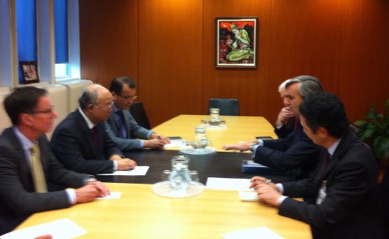 Ambassador Román Oyarzun Marchesi, Chair of the 1540 Committee (centre right) meets the Director General of the IAEA, Mr. Yukiya Amano (centre left) in Vienna. on 20 May 2015.